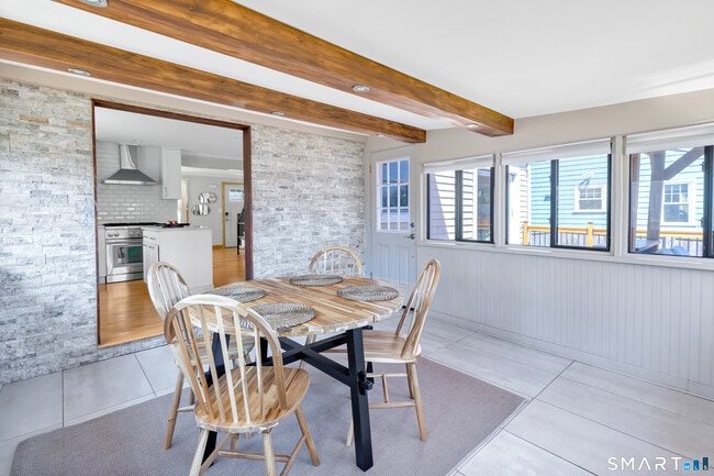 Building Photo - 855 Riverside Dr