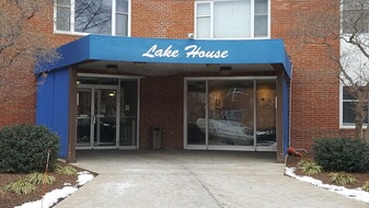 Building Photo - 11850 Edgewater Dr