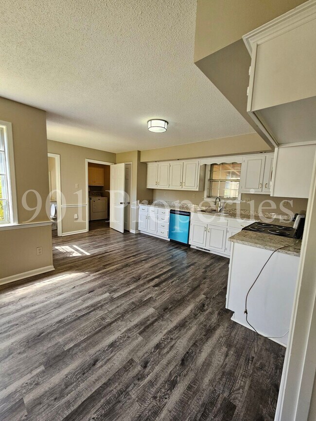 Building Photo - 2601 Camrose Cove