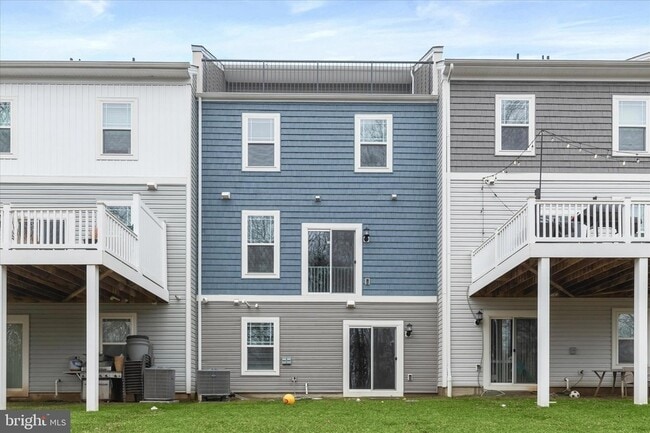 Building Photo - 304 Sweetbay Rd