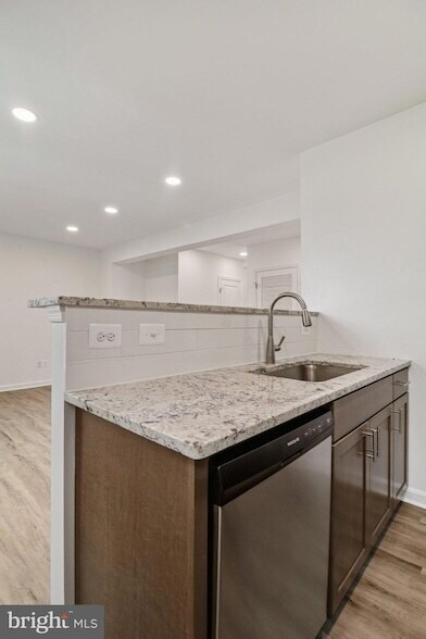 Building Photo - 303 Seaton Pl NE