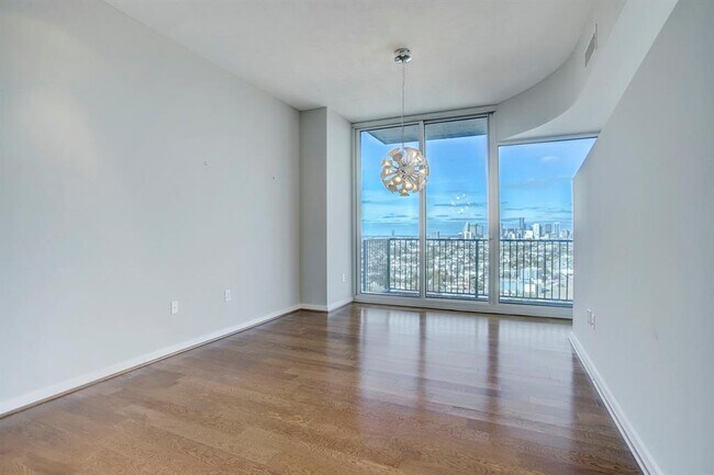 Building Photo - 5925 Almeda Rd