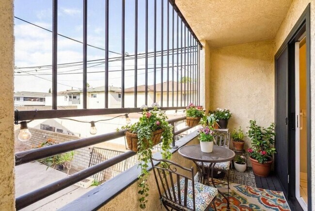 Building Photo - 4055 Rosecrans Ave