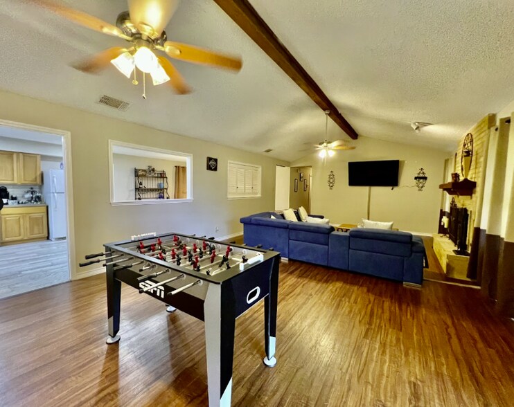 Building Photo - 13806 Wood Breeze