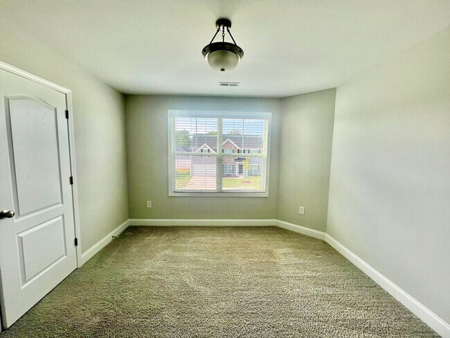 Building Photo - Stunning 4BR 3BA Home in Colfax