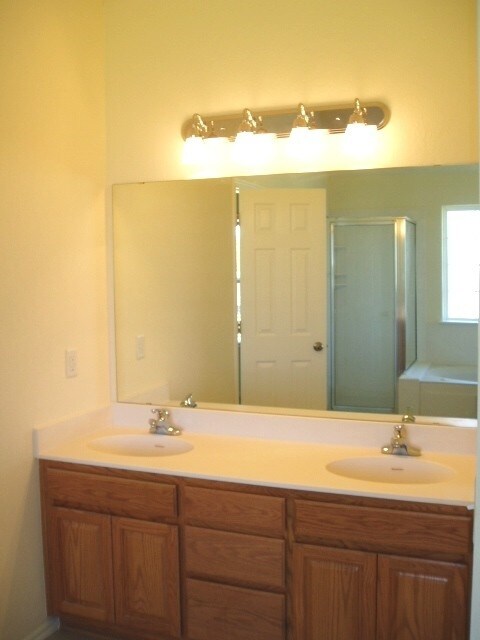 Building Photo - 15616 Traditions Dr