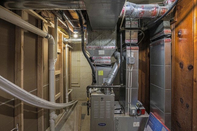 Building Photo - RENOVATED PARKVILLE TOWNHOME 3BR 1.5BA