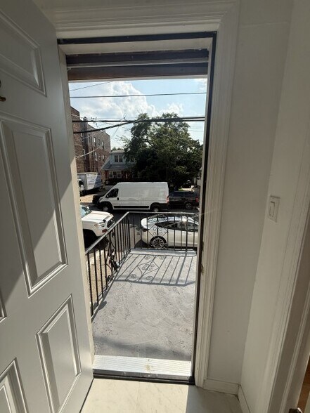 Building Photo - 82 McAdoo Ave