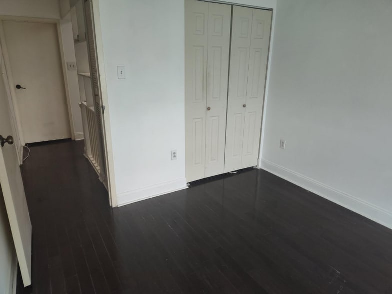 Building Photo - 5715 N Kings Hwy