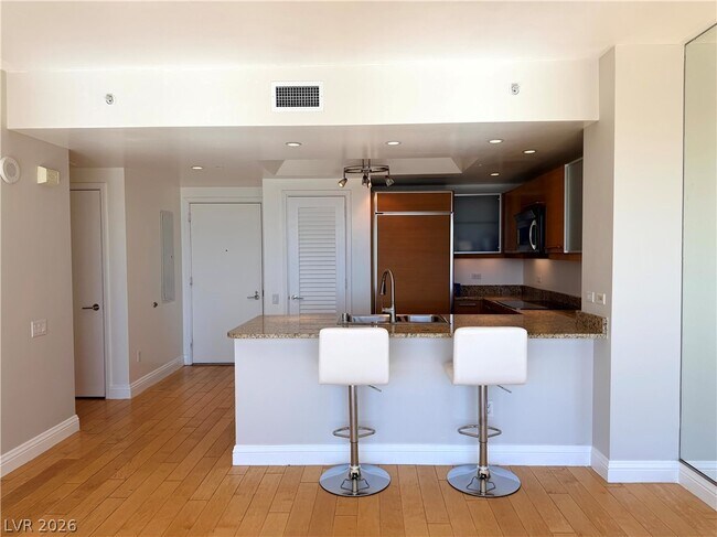 Building Photo - 322 Karen Ave