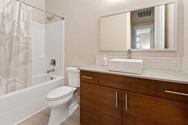 Building Photo - For Rent: Furnished Executive Home in Bend, OR – Prime Location!