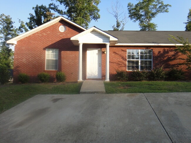 Building Photo - Longleaf Crossing Duplex Available Soon!