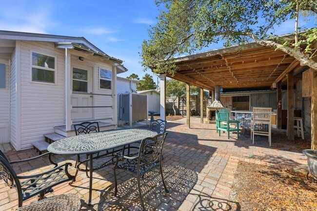 Building Photo - 215 Lee Pl