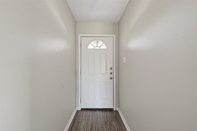 Building Photo - 22718 Pebworth Pl