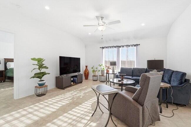 Building Photo - 1046 Appaloosa Ln