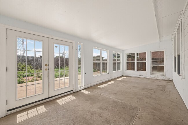Building Photo - 13915 Maleewan Ln