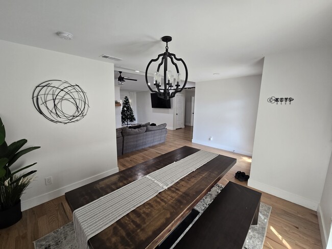 Building Photo - 5509 Edgewater Cir