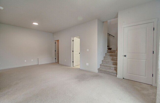 Building Photo - 3bd 2.5ba Daylight Ranch Home on Corner Lot