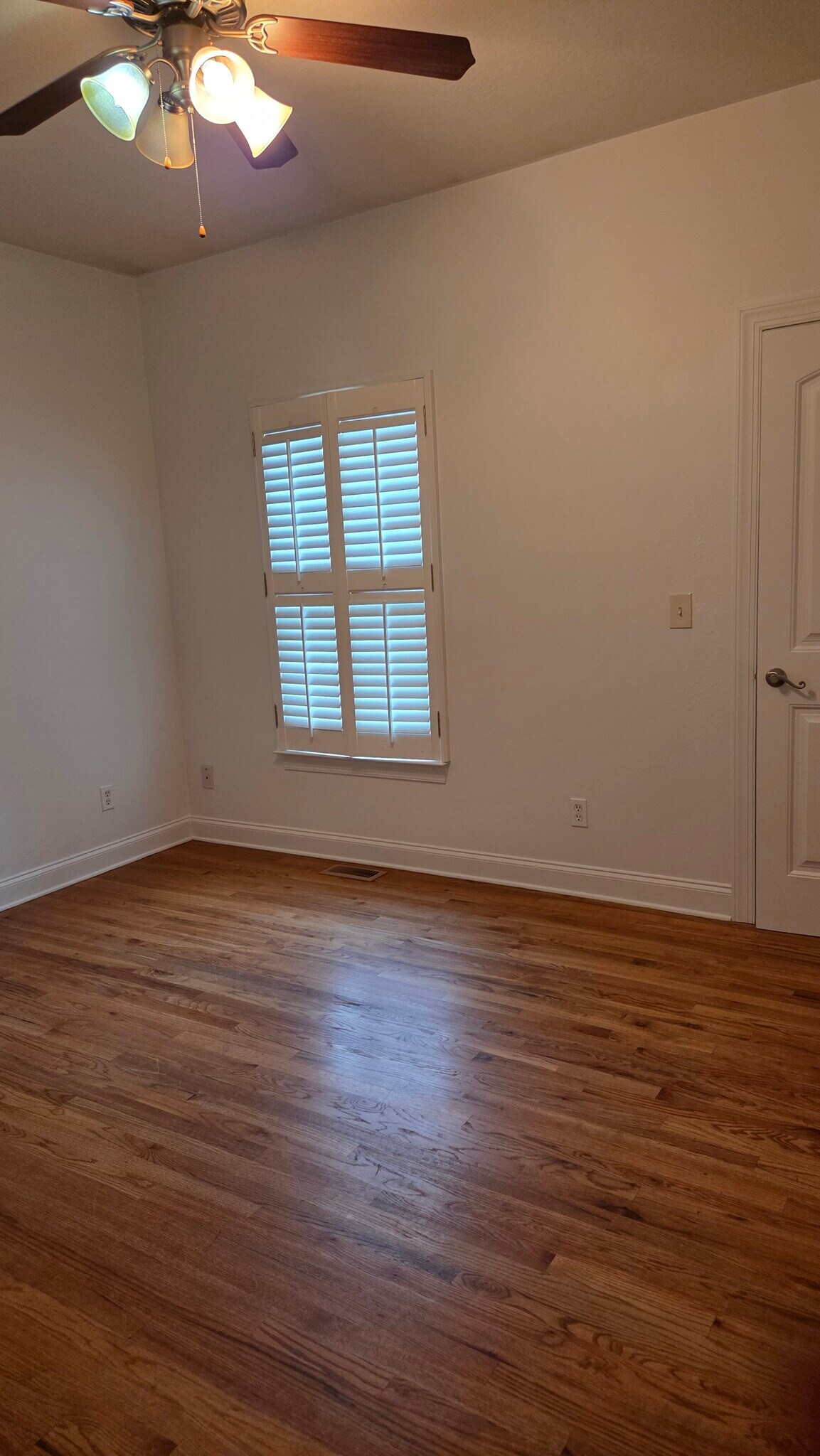 Building Photo - 324 Avenue of the Oaks