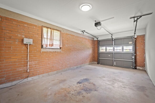 Building Photo - Newly Updated Home On Cul De Sac