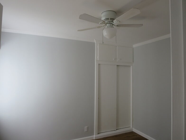 Building Photo - 1357 Edgecliffe Dr