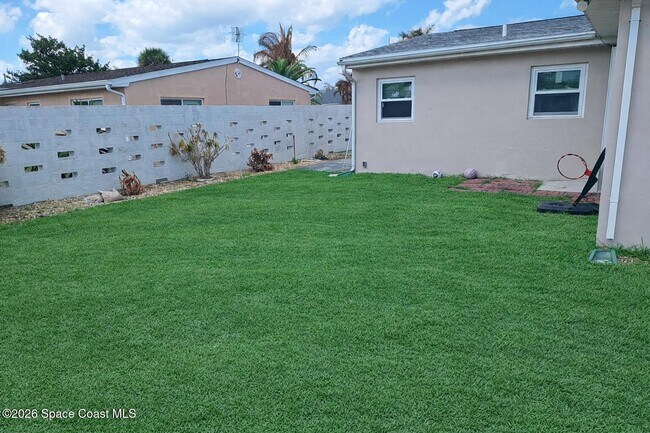 Building Photo - 279 Ellwood Ave