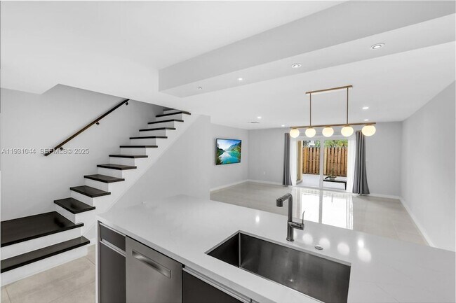 Building Photo - 8443 SW 137th Ave