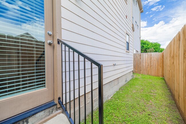 Building Photo - 11207 Tramonto Dr