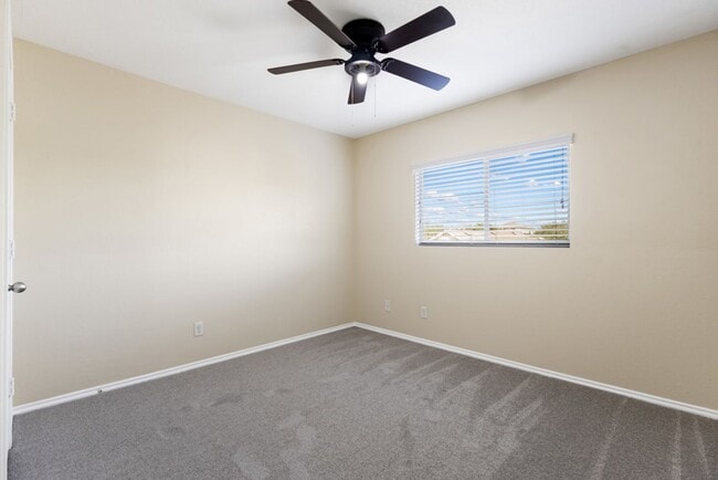 Building Photo - Charming Home Awaits: Spacious & Modern Living in a Prime Location