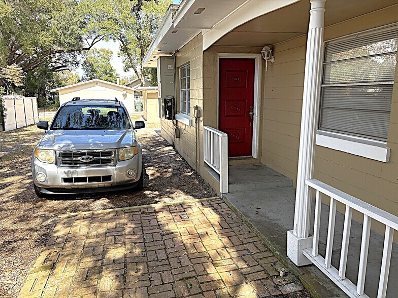 611 W. Hancock St - Parking at your front door - 611 W Hancock St