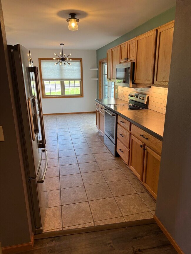 Building Photo - Remodeled 3BR 3BA Duplex in Black Earth –  $2650 month