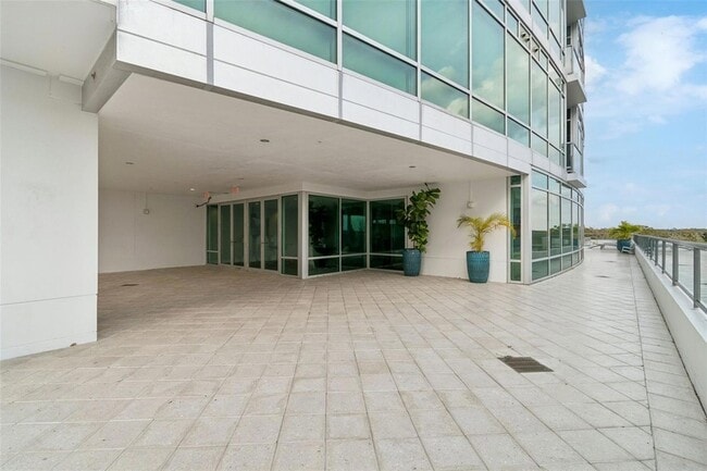 Building Photo - 101 S Eola Dr