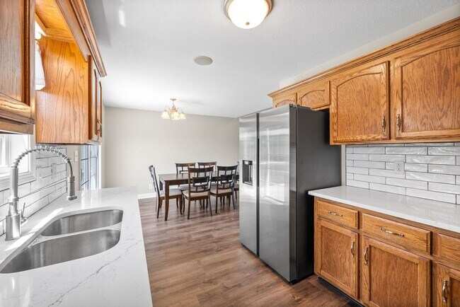 Building Photo - 680 Foxfield Dr