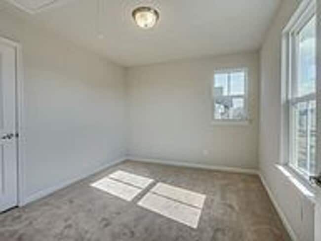 Building Photo - UP TO 2 MONTHS FREE RENT WITH 12 OR 24 MO LEASE!  PET FRIENDLY 4BR w/ Large Fenced Yard – William...