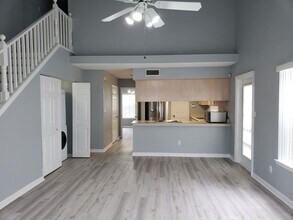Building Photo - 3 bedroom townhome for rent in NE Tallahassee, wood floors, fenced yard available early July 2026...