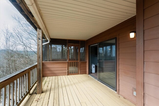 Building Photo - Lake Toxaway Condo