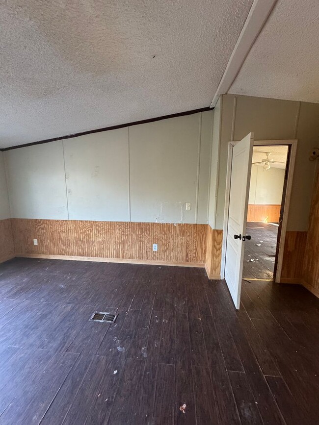 Building Photo - 3 BR 2 Bath 2,240 sq ft doublewide mobile ...