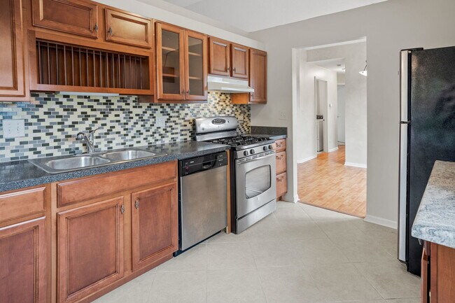 Building Photo - 216 Stoneybrook Ln