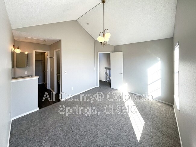 Building Photo - 2058 Palm Dr