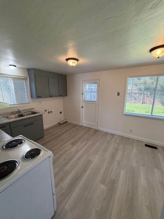 Building Photo - 2 Bedroom in Albany!