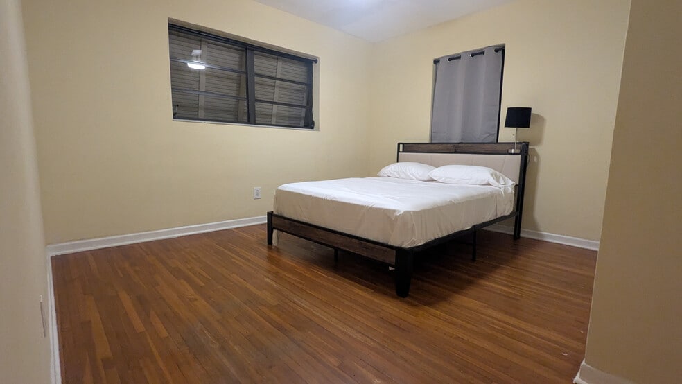 Master Bedroom - Available Furnished with Queen Bed and Sealy Posturepedic Mattress - 6515 SW 48th St
