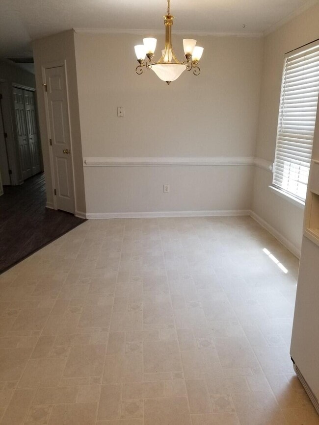 Building Photo - 2012 Sylvan Lake Dr