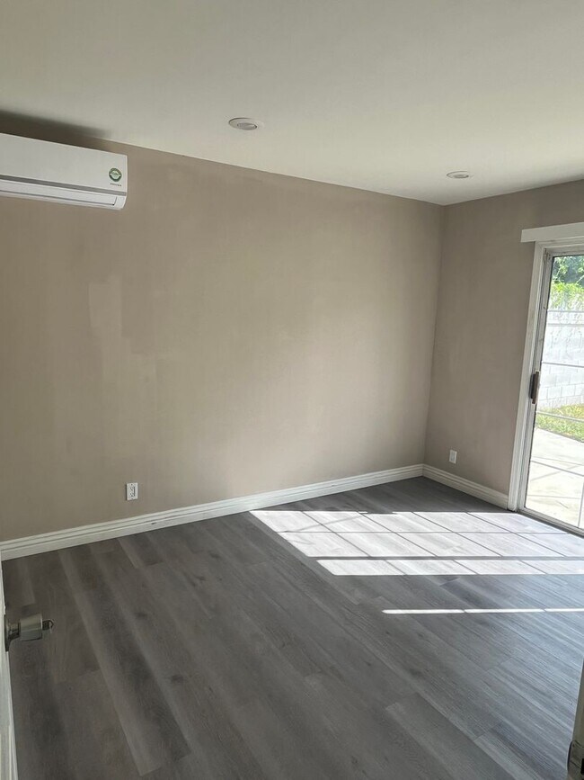 Building Photo - 3-bedrooms 2-bathrooms House for rent in Covina