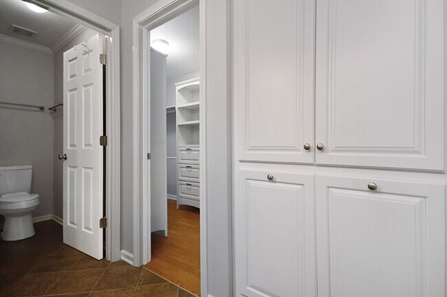 Building Photo - Pet Friendly Three Bedroom with Bonus!