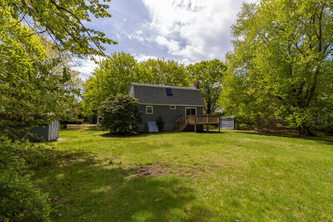 Building Photo - 10 Meadow Ln