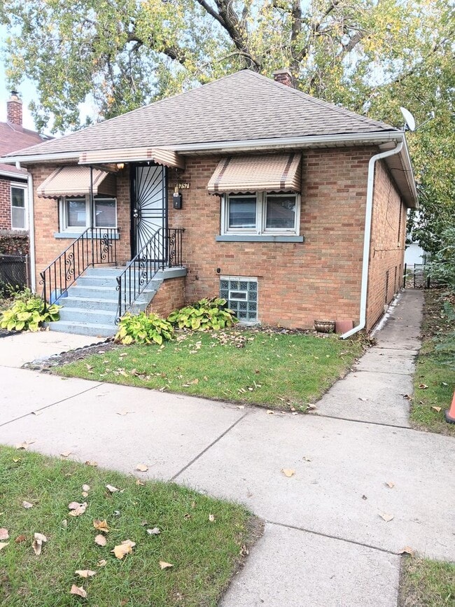 Building Photo - Beautifully Updated 3-Bedroom Home