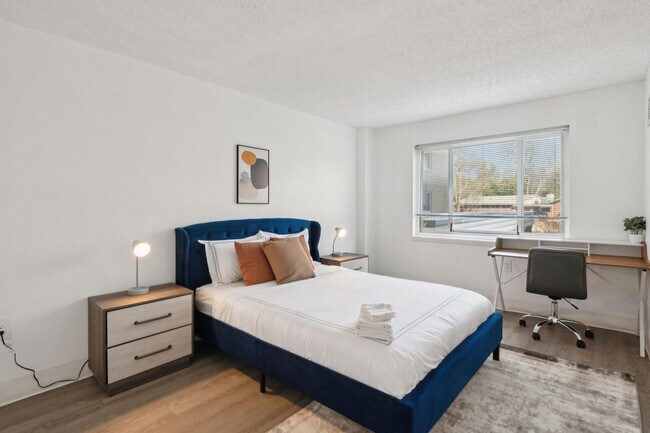 Building Photo - 1711 Bellevue Ave