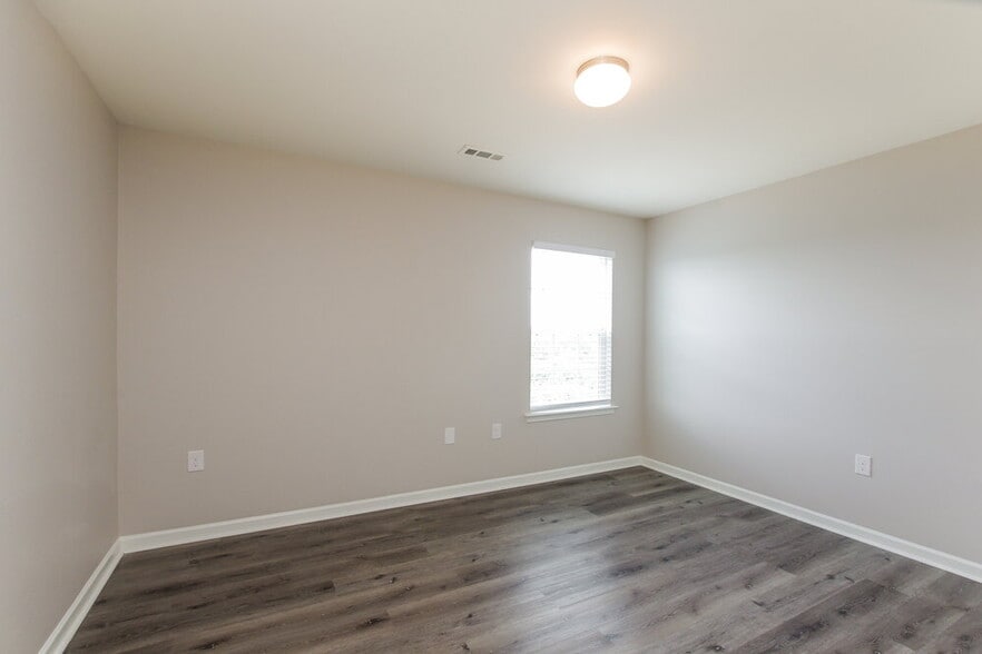 Building Photo - 4933 Broad Leaf Ct