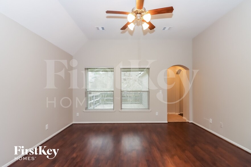 Building Photo - 16342 River Wood Ct