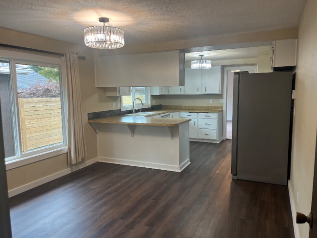 Building Photo - 104 Alturas Dr